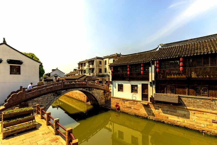 发现有趣热门话题!据说夯吾苗寨是宋祖英的家乡?红迪网平台震撼上线